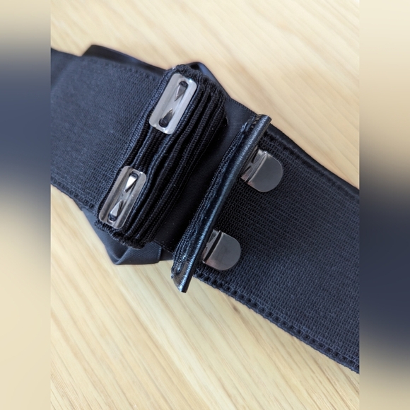 Women's Elasticized Black Belt With Flower/Rosette Bow Detail - Picture 7 of 11